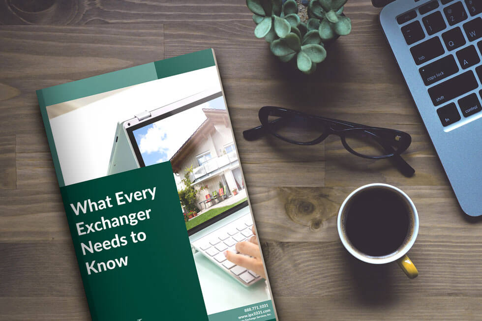 094-Desk-Top-5x8-Paperback-Book-Mockup-IPX-EENK